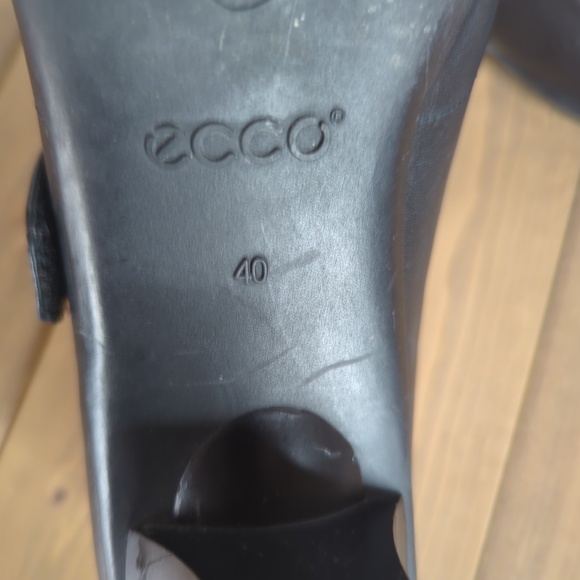 Ecco Women’s Black Leather Square Toe Low Heels - Picture 9 of 9